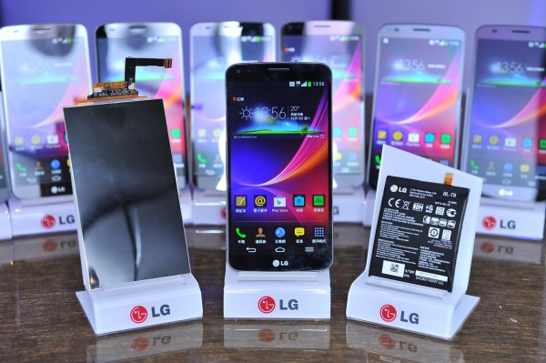 LG G Flex Smartphone Released 1 LG G Flex Smartphone Released LG G Flex Smartphone Released