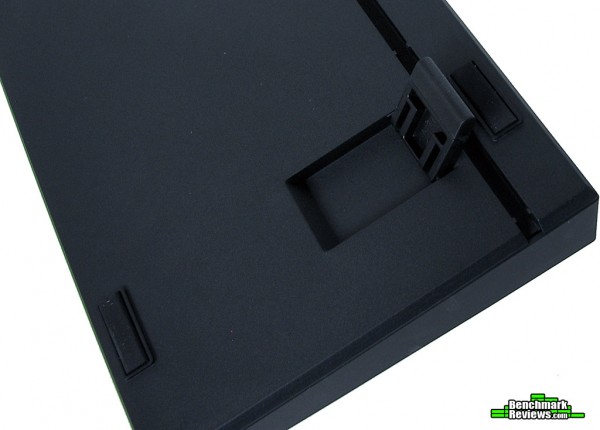 Cooler-Master-QuickFire-XTi-Cherry-MX-Mechanical-Keyboard-Legs